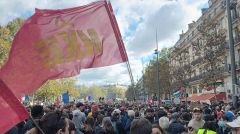 Ο λαός και η νεολαία στη Γαλλία συγκρούονται με την πολιτική του κέρδους και των πολέμων