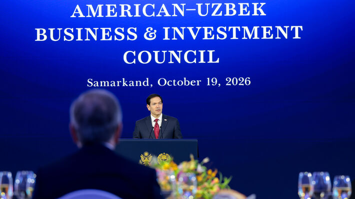 Κεντρική Ασία: Συμφωνίες αξίας 12 δισ. δολαρίων υπέγραψαν οι ΗΠΑ στο Ουζμπεκιστάν