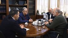 Συνάντηση του Δημήτρη Κουτσούμπα με τον Κεμάλ Οκουγιάν 