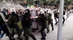 ΚΚΕ: Η άγρια επίθεση στην αντιφασιστική συγκέντρωση στη Θεσσαλονίκη επιβεβαιώνει ότι η πολεμική εμπλοκή πάει χέρι-χέρι με την κρατική στήριξη φασιστοειδών