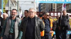 Δ. Κουτσούμπας: Όλος ο λαός είναι στο πλευρό των λιμενεργατών. «Προλετάριοι όλων των χωρών ενωθείτε!»